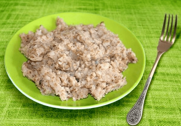 Porridge made of chopped buckwheat with mank